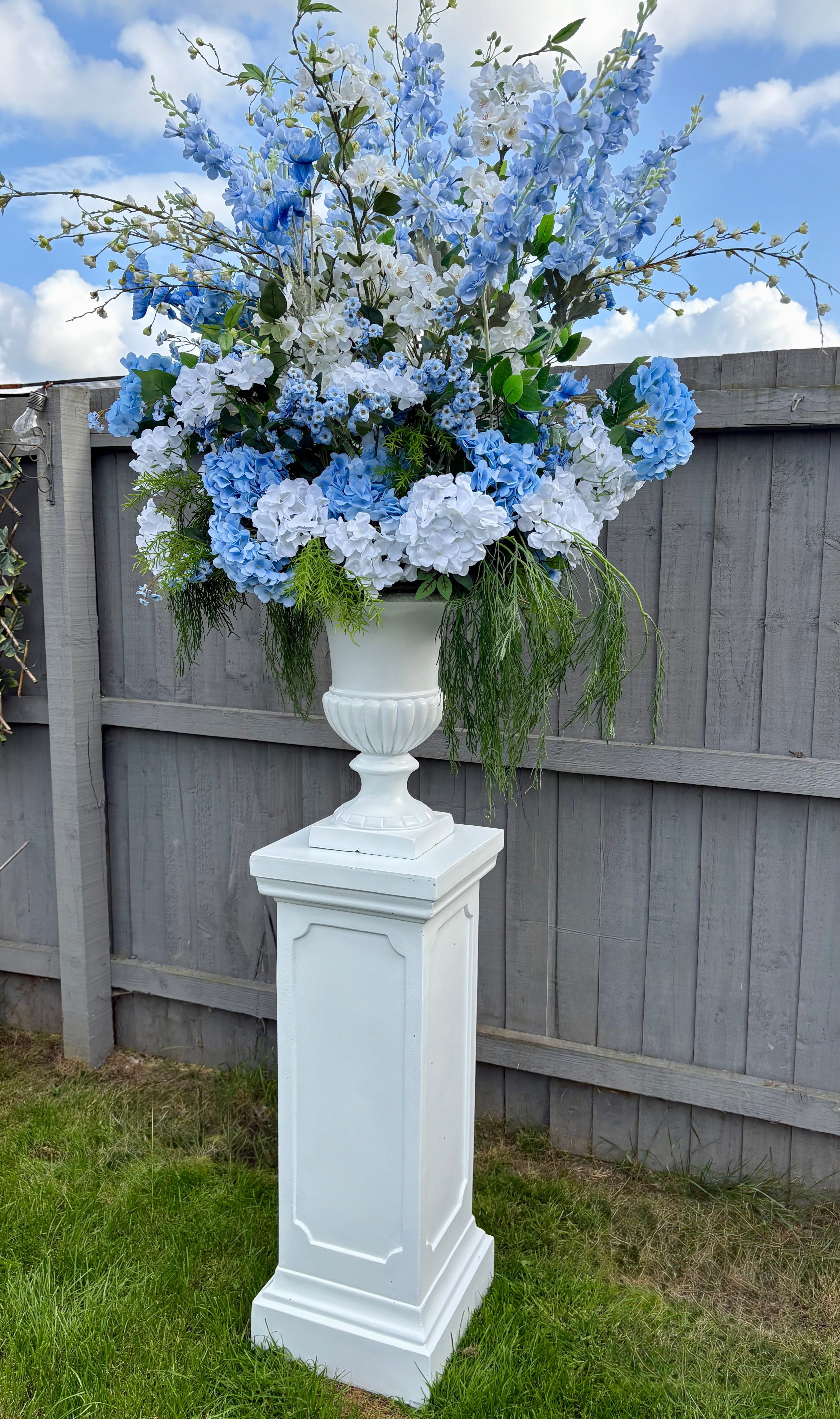 Wedding Urns & Plinths hire