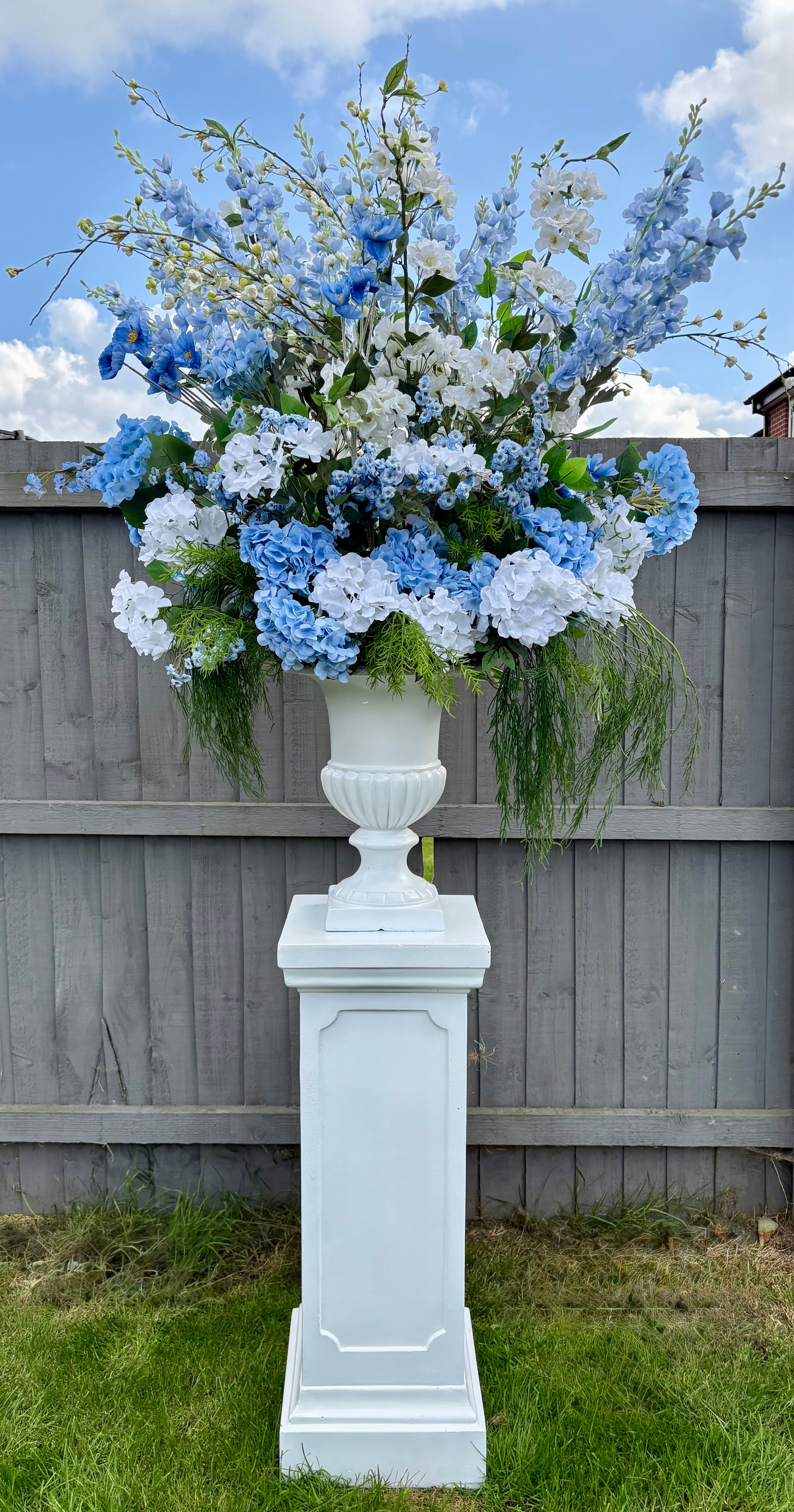 Wedding Urns & Plinths hire