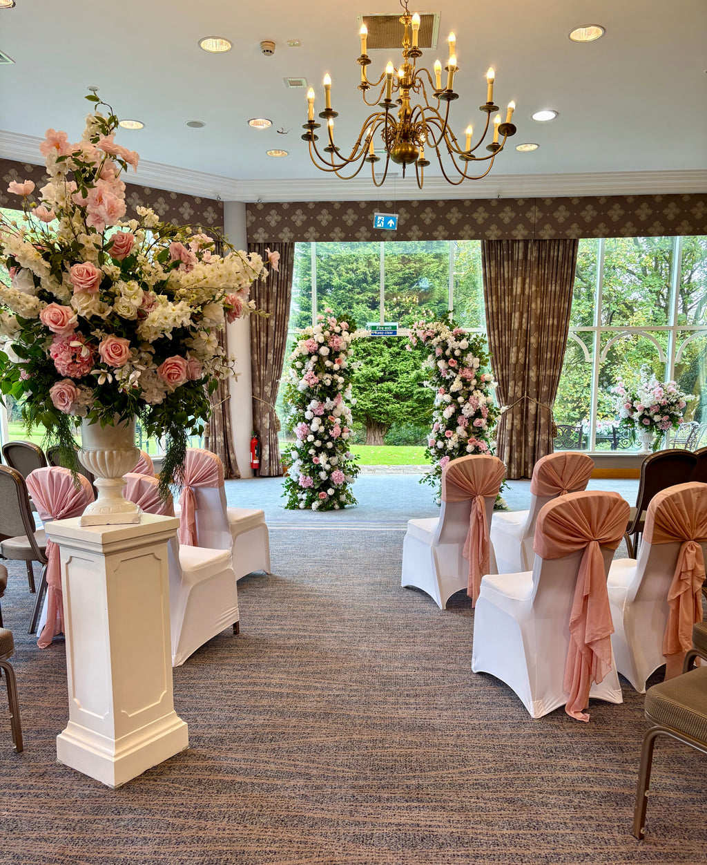 Wedding Urns & Plinths hire