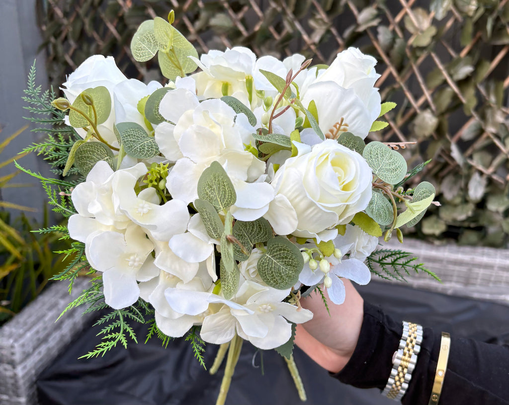 Bridal bouquets rent or buy