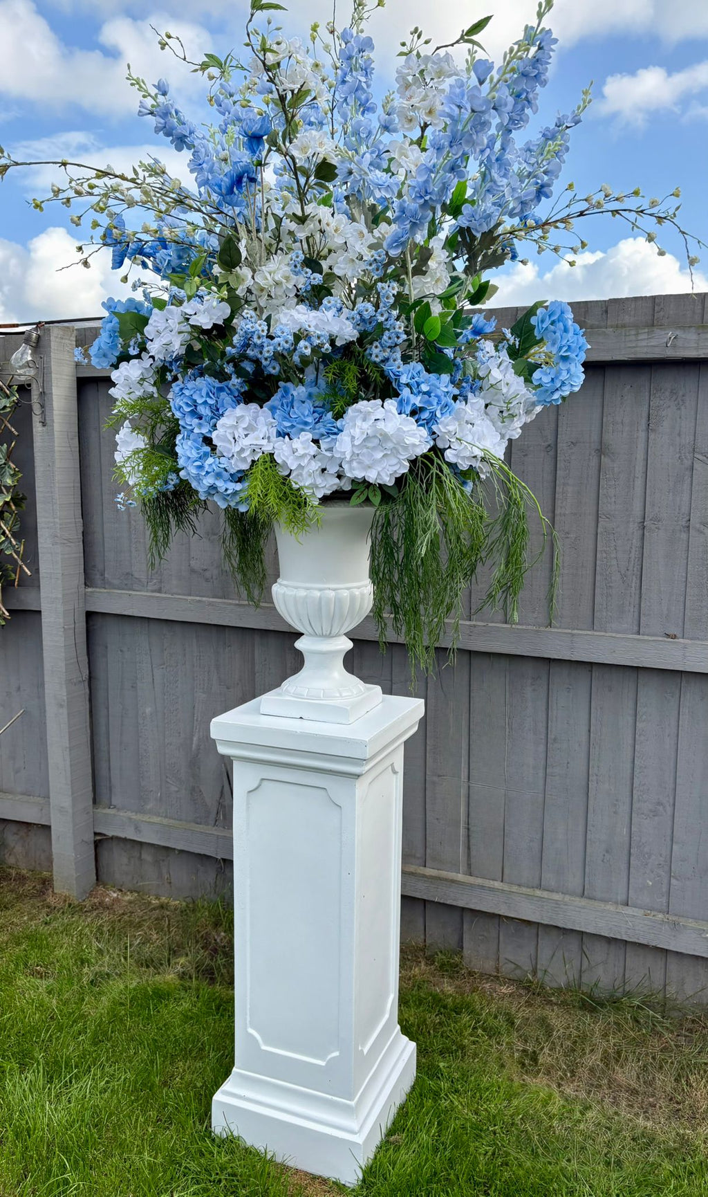 Wedding Urns & Plinths hire